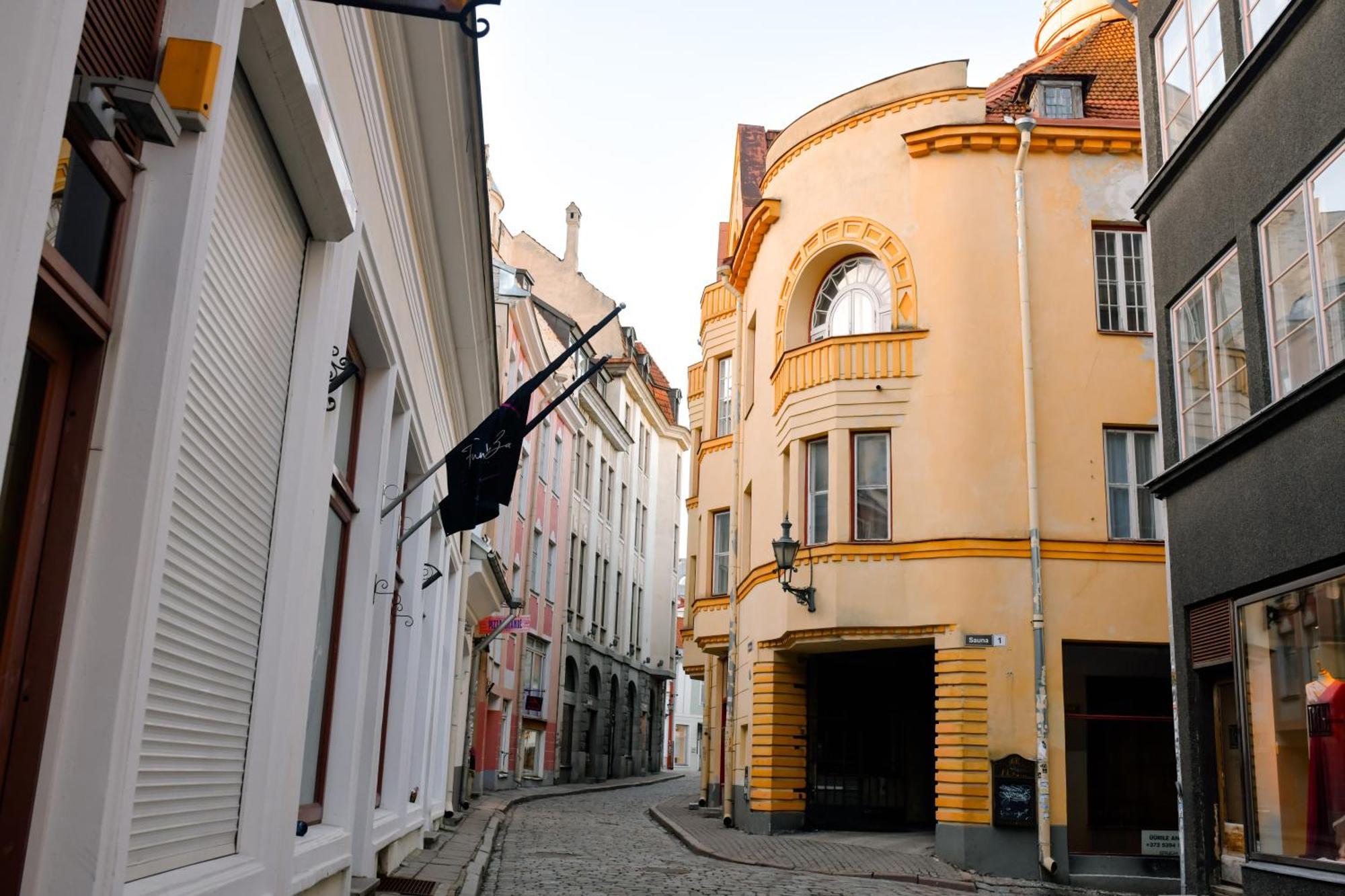 Beslev Hotel Tallinn Bagian luar foto